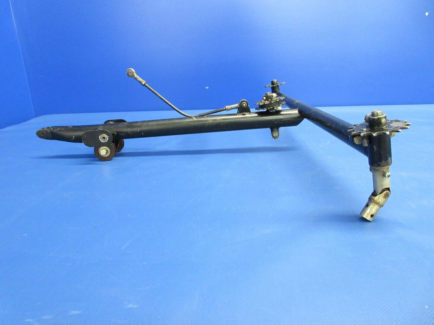 Piper PA-34-200T Seneca II Central Column Tee Bar Assy P/N 62703-34 (0524-2077)