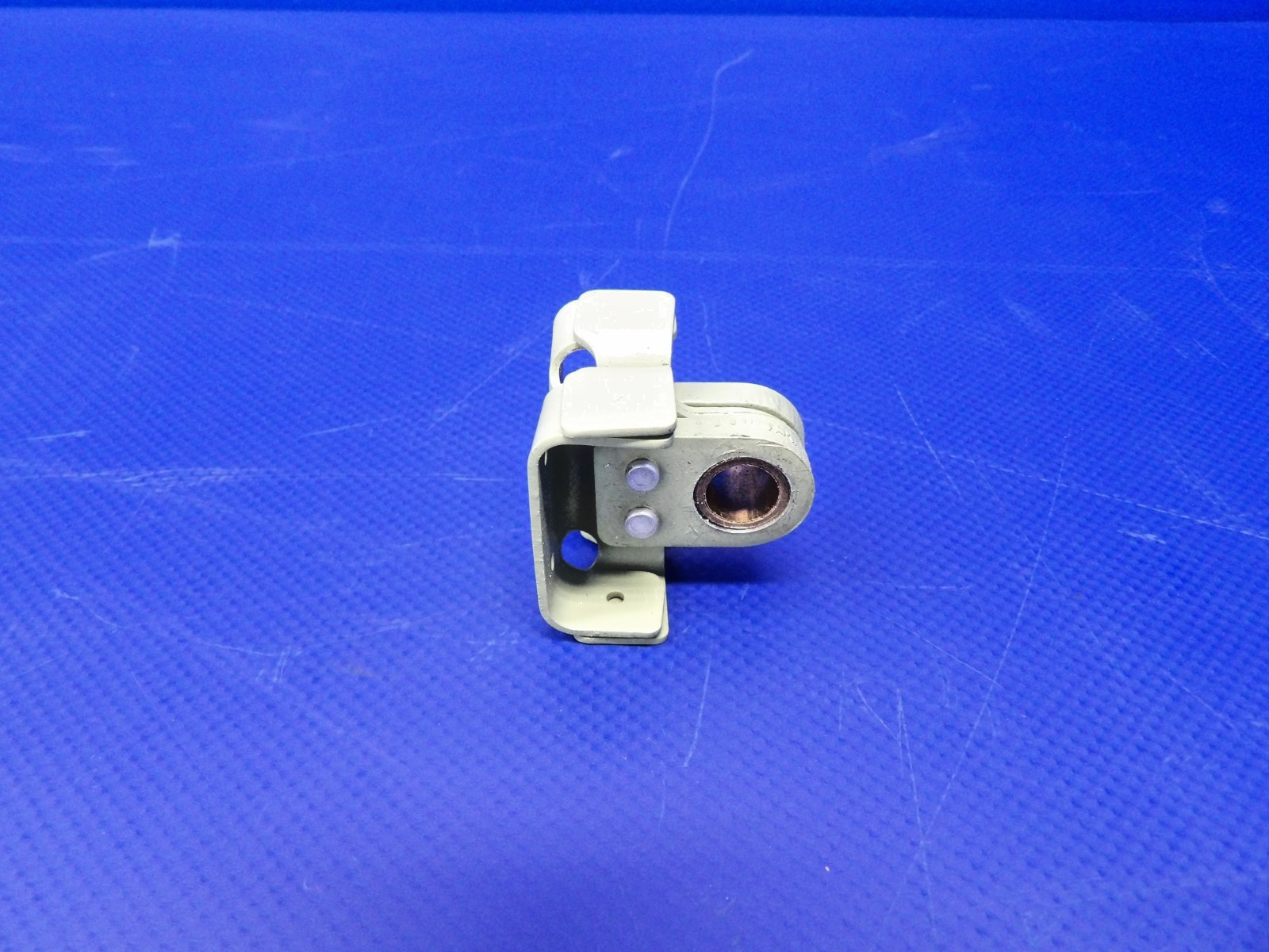 Cessna 150 Vertical Fin Upper Hinge Half P/N 0431033-1 NOS (0426-1233)7