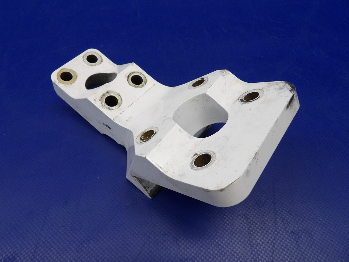 Cirrus SR22 Main Gear Axle Fitting P/N 13284-001 (0926-1204)6