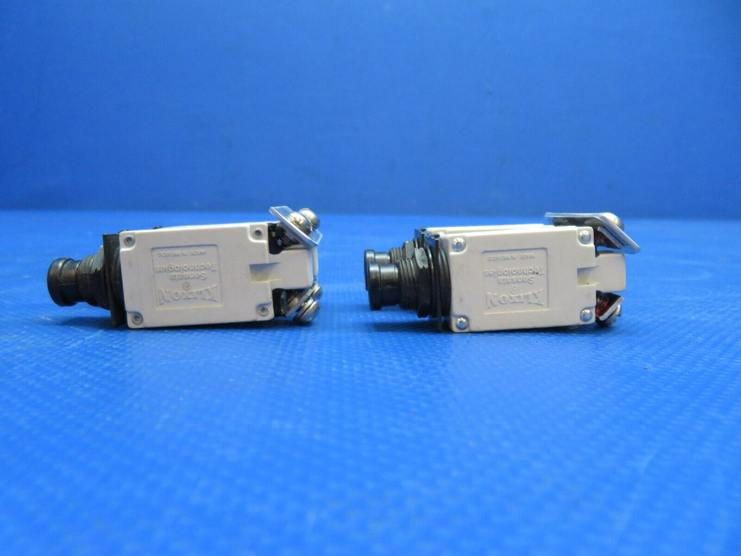 Piper PA-28-181 Relays / Circuit Breakers 24v P/N 187-32C200 LOT OF 6 (1124-132)
