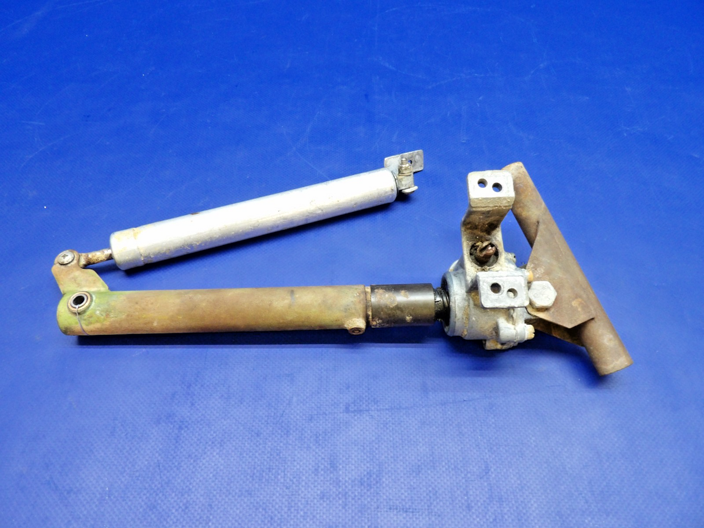 Cessna 172 / 172G Flap Actuator P/N C301002-0103 (0426-1332)1