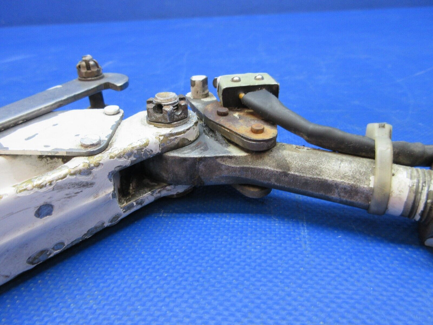 Piper PA-34-200T Seneca II RH MG Truss Assy w/ Switch P/N 78721-03 (0924-1374)