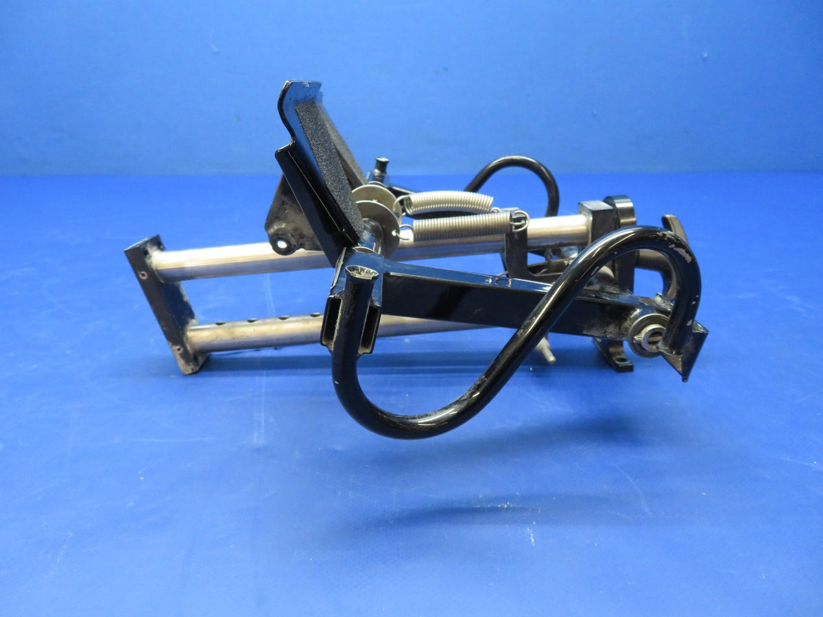 Diamond DA-40 RH Rudder Pedals P/N 22-2724-00-00 (0826-1224A)6