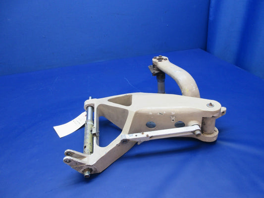Beech 76 Duchess RH Main Landing Gear P/N 105-810019-2 (0526-2044)0