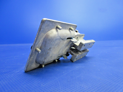 Cessna 150 / 172 Cabin Door Latch Housing P/N 0511258-1 (0826-717)3