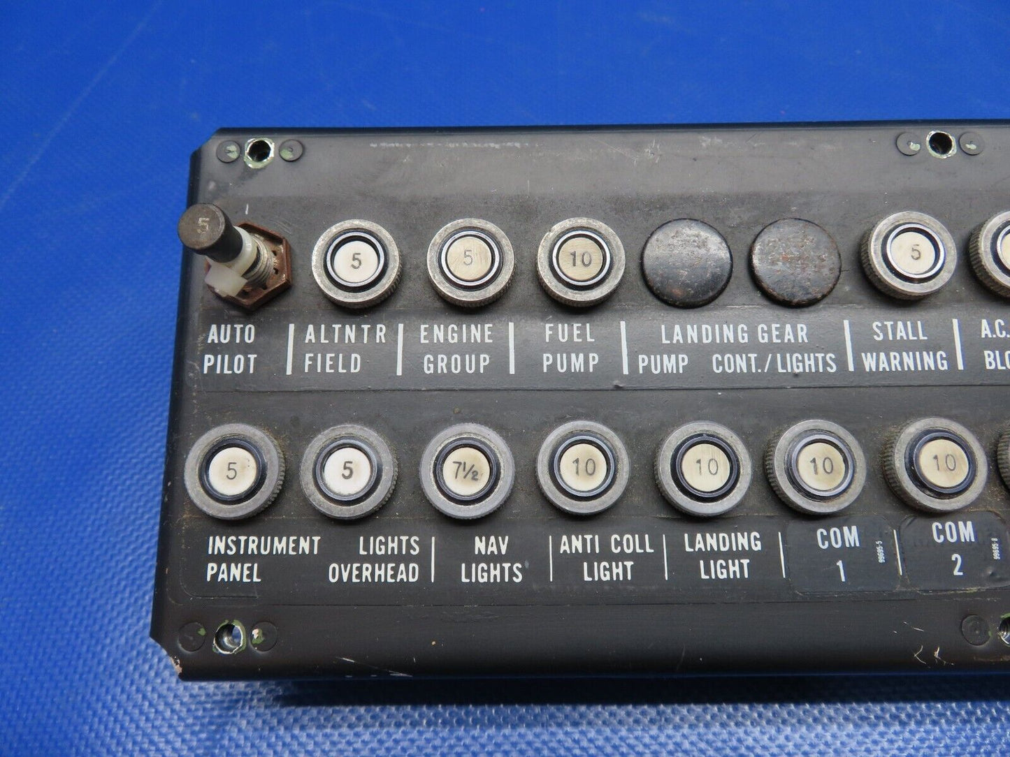 Piper PA-28-181 Archer Circuit Breaker Panel Assy P/N 85375-03 (0424-1740)