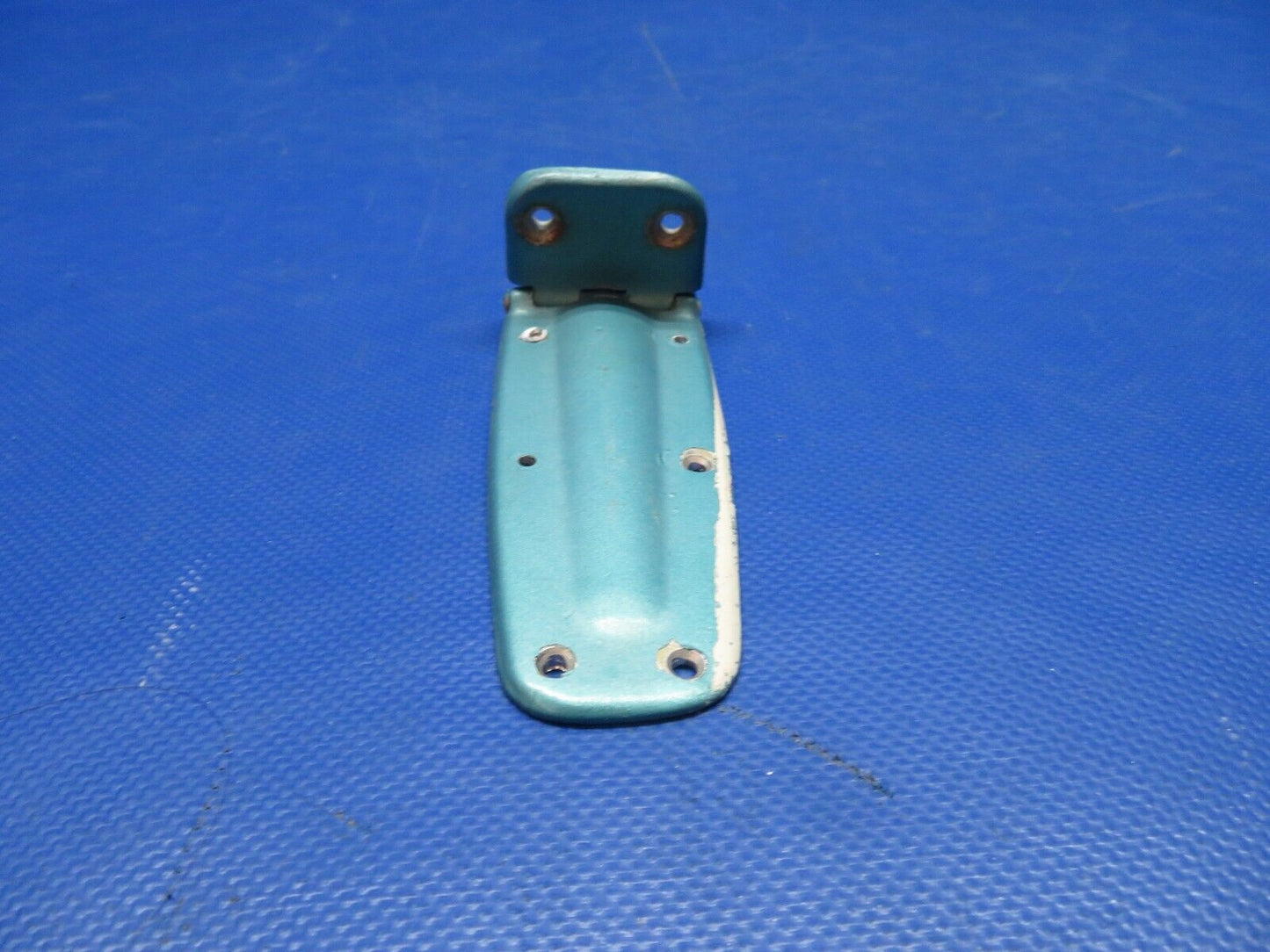 Cessna Cabin Door Hinge Assy LH Lower / RH Upper P/N 0711037-498 (0724-1847)