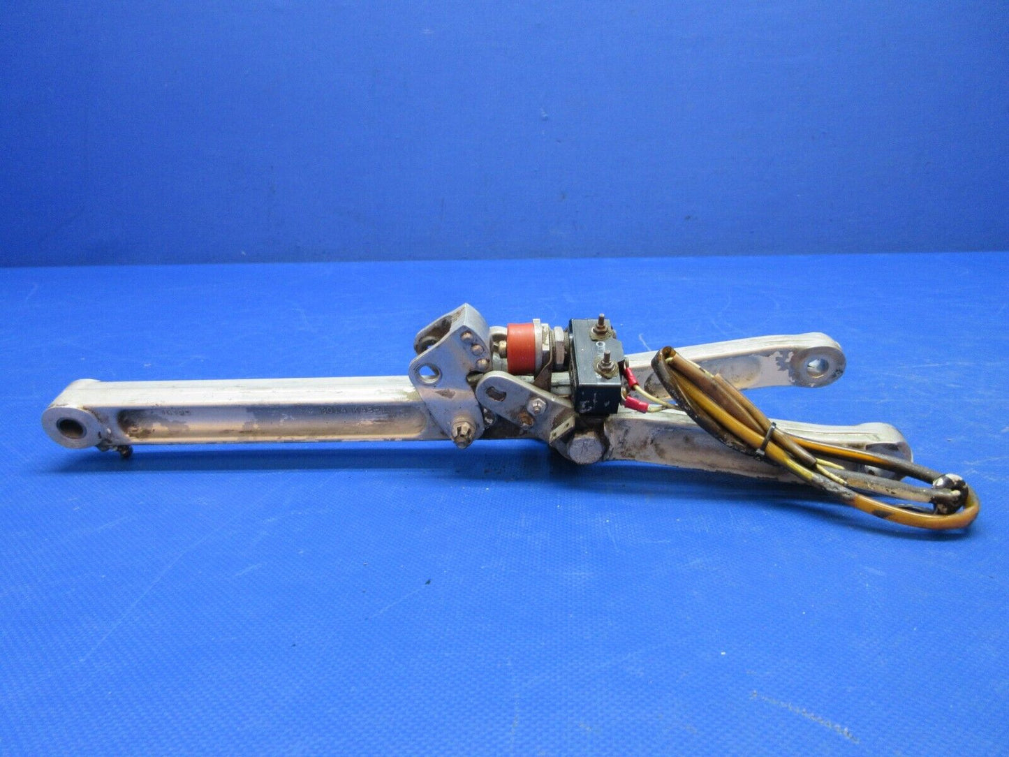 Piper PA-23-250 Aztec Link Assy Main Gear Drag P/N 16240-00 (0824-1321)