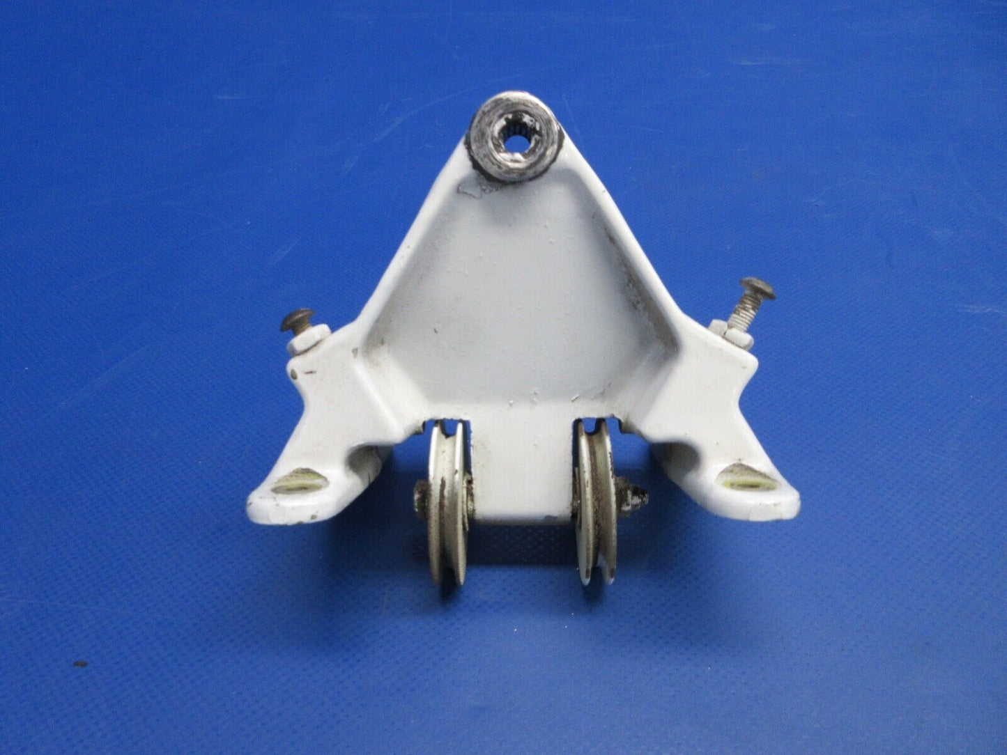 Piper PA-23-235 Aztec Rudder Lower Hinge Assy P/N 16079-00 (0524-1814)