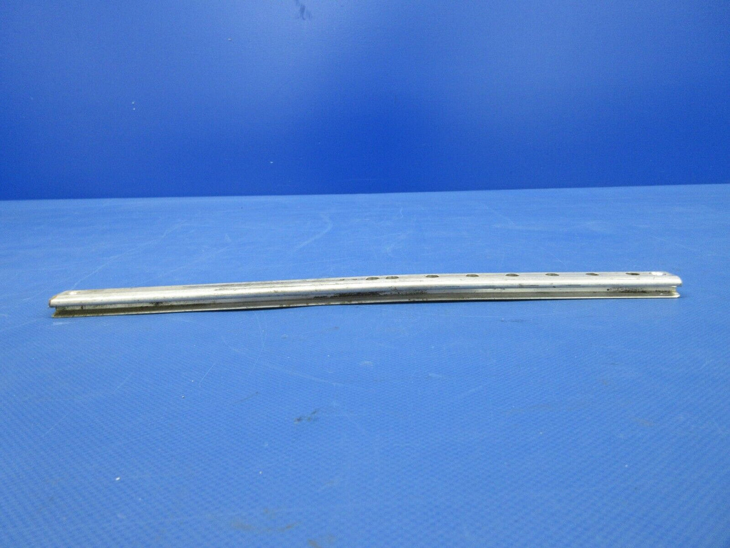 Piper PA-23-250 Aztec Seat Track OTBD P/N 17922-04 (0624-854)