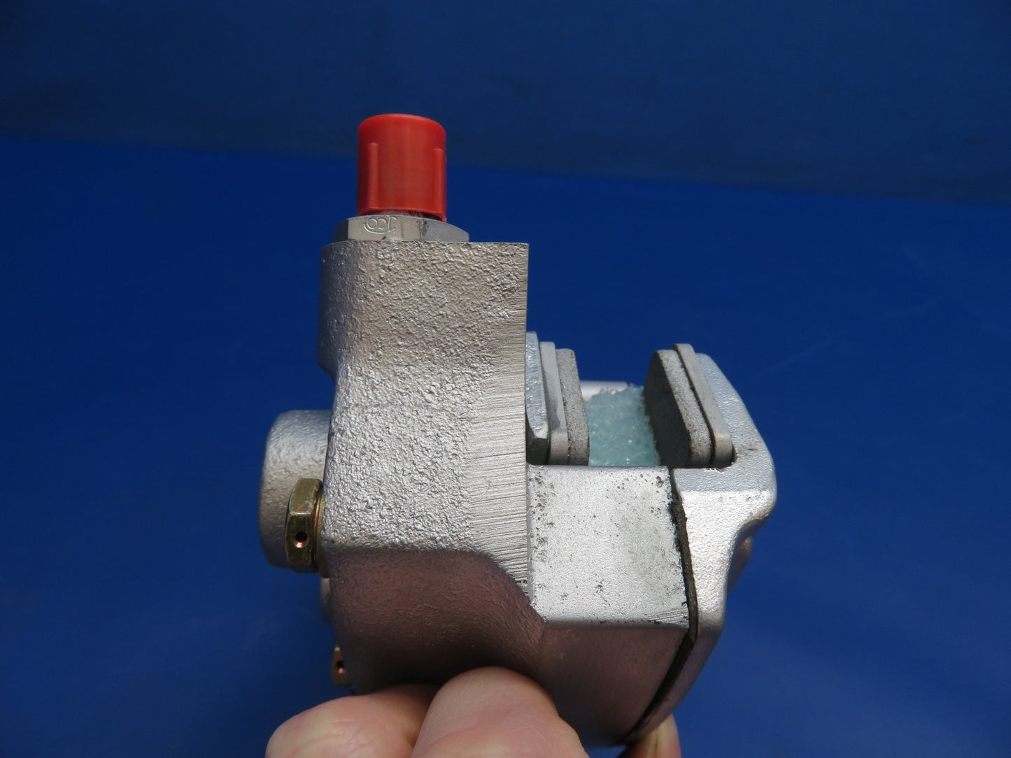 Cessna 421 Cleveland Brake Caliper w/ New Linings P/N 30-100 REBUILT (0326-1761)10