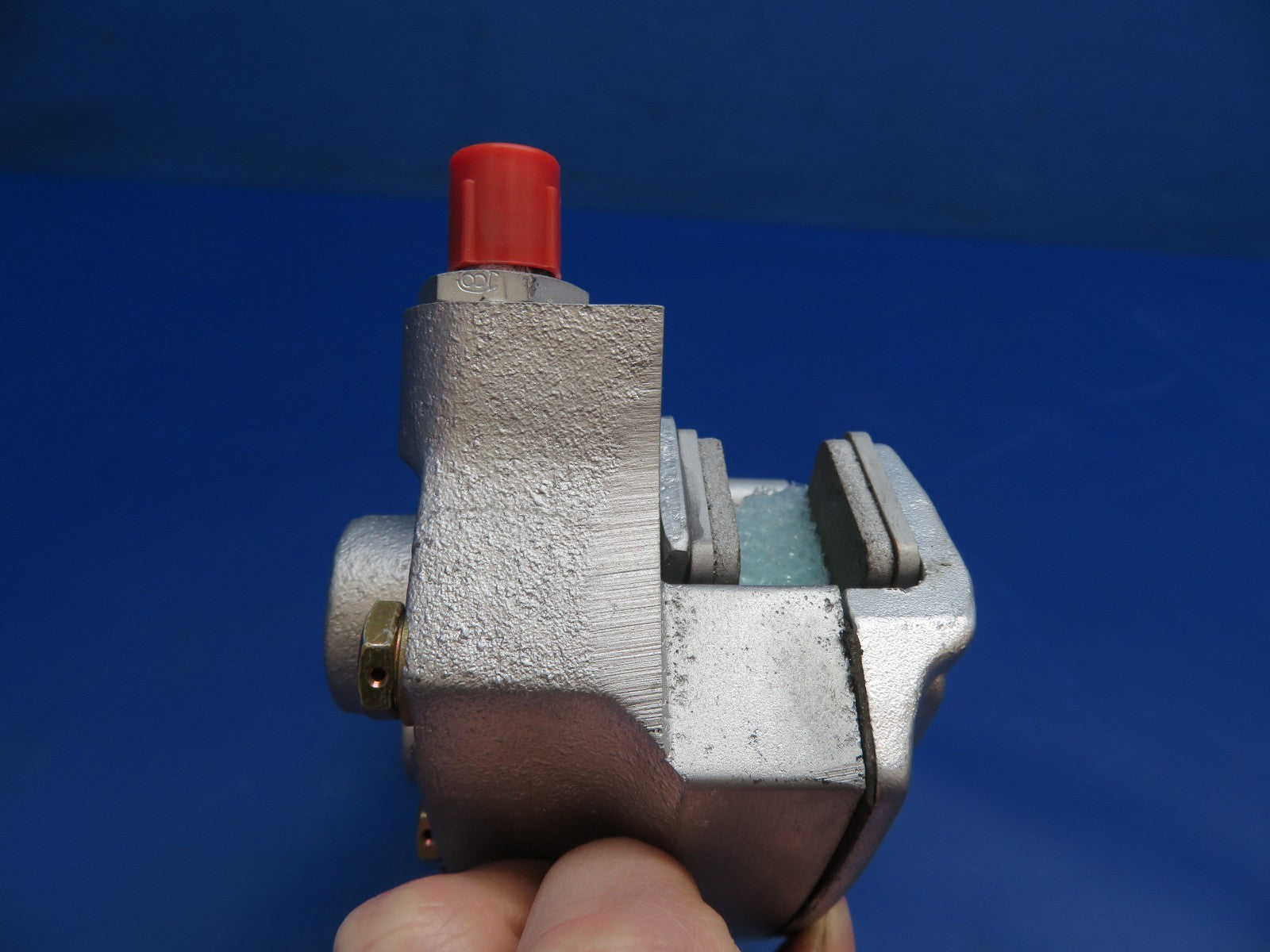 Cessna 421 Cleveland Brake Caliper w/ New Linings P/N 30-100 REBUILT (0326-1761)10