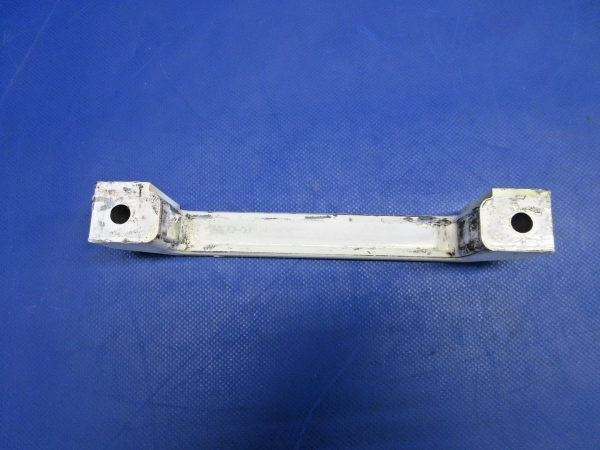 Cirrus SR22 Main Gear Lower Attach Clamp P/N 17079-001 (0926-787)3
