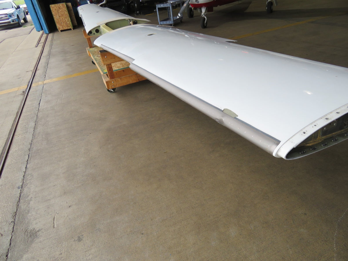 DAMAGED 2005 Cirrus SR22 Left and Right Hand Wing FIBERGLASS EDUCATION (0826-99)0