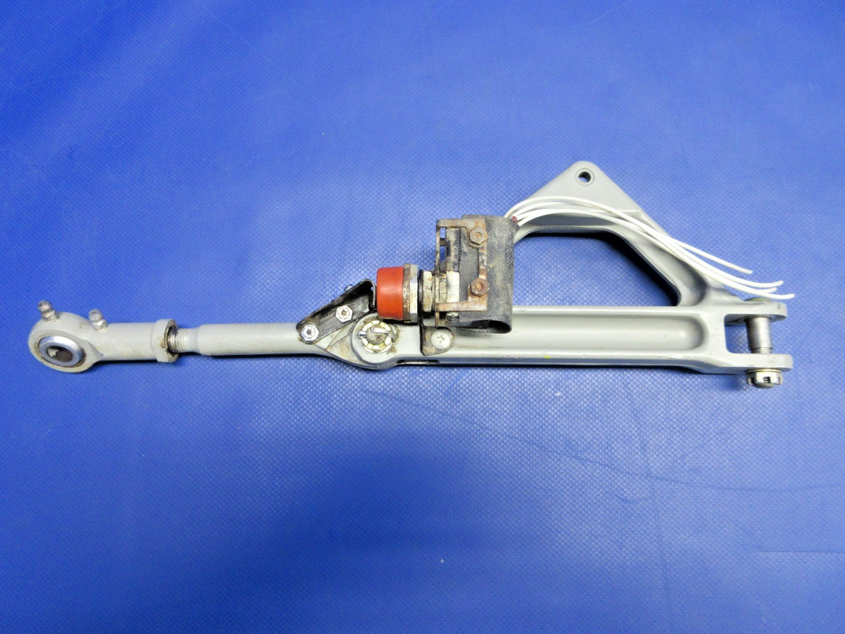 Piper PA-24-250 Comanche LH Main Gear Side Brace Link P/N 20767-00 (0526-733)1