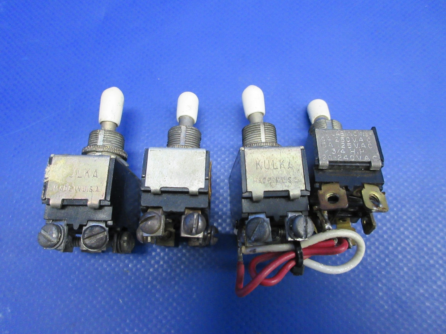Cessna 310 / 310I Toggle Switch P/N AN-3027-1 LOT OF 4 (0326-895)3