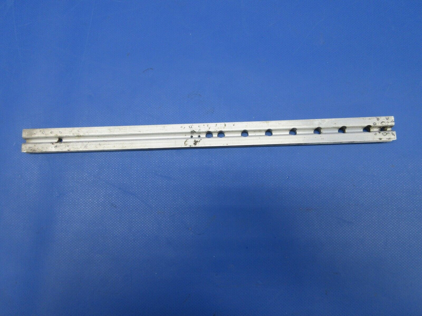 Piper PA-23-250 Aztec Seat Track INBD P/N 17922-05 (0624-851)