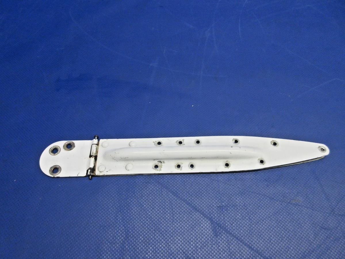Cessna 172 / 172RG LH Cabin Door Upper Hinge P/N 0511280-1 (0926-877)1