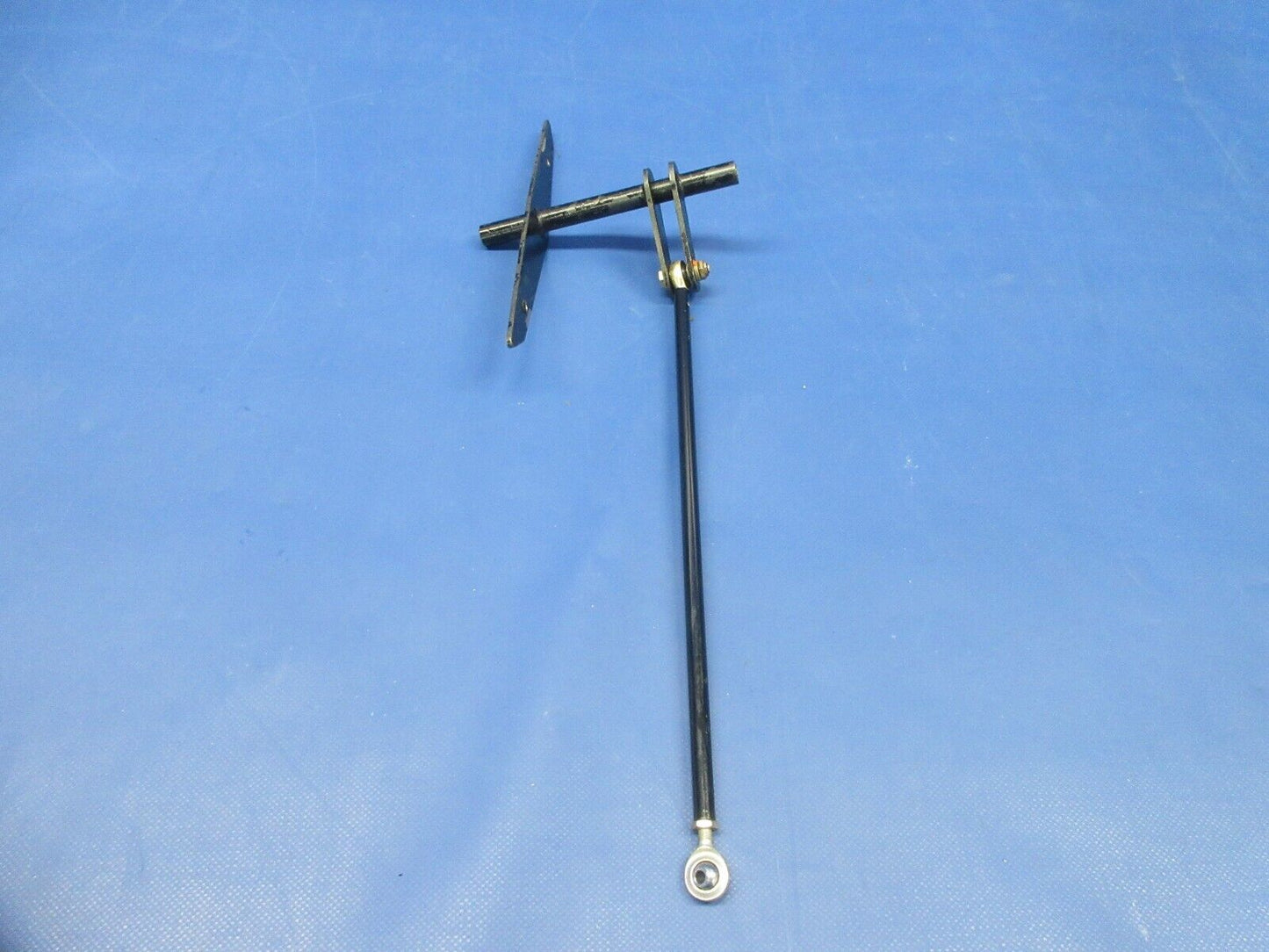 Piper PA-32RT-300T Lance II LH Aileron Bellcrank & Rod Assy 95680-00 (1024-725)