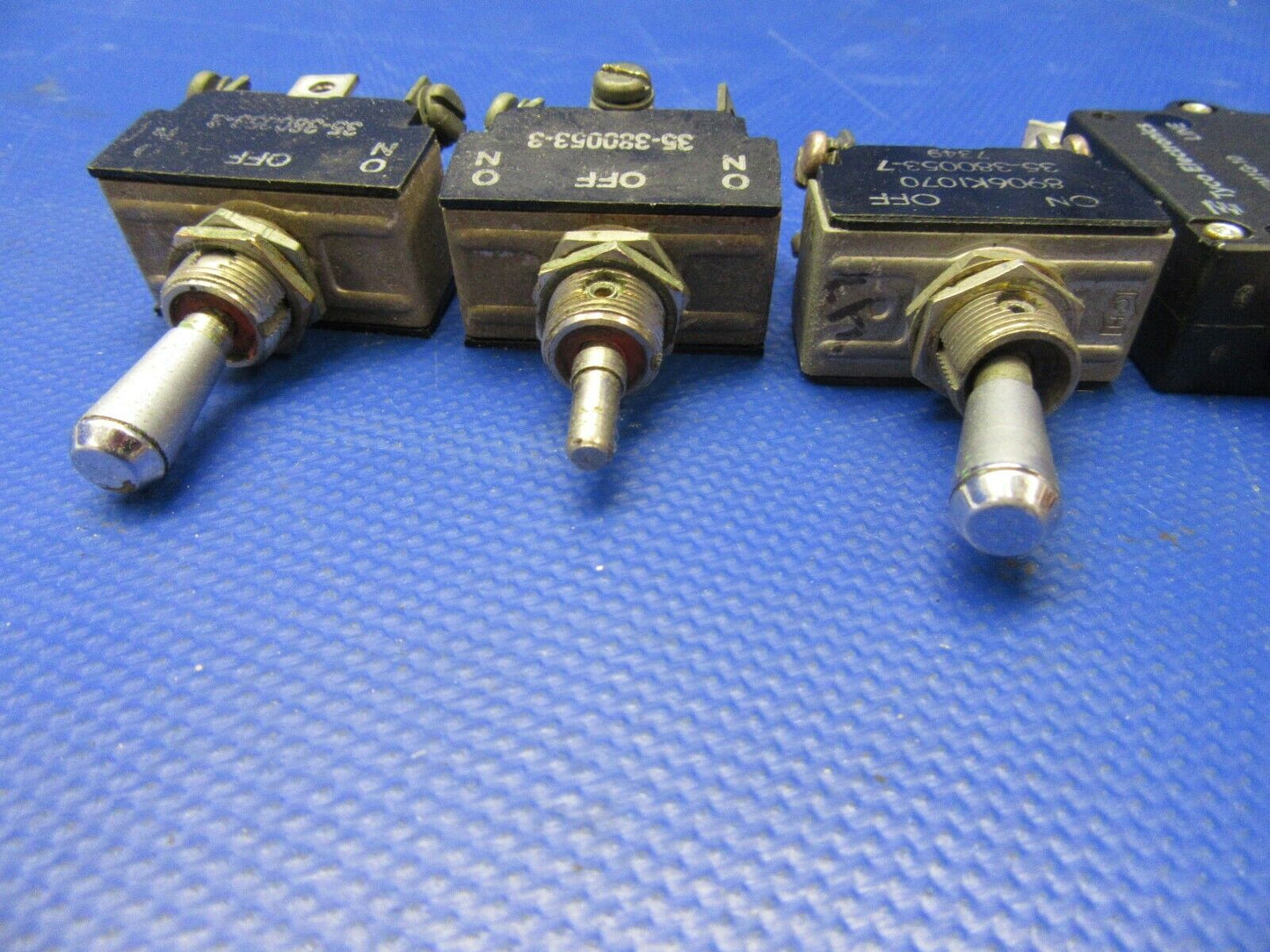 Beech B19 Sport Circuit Breakers & Switches LOT OF 6 P/N 35-380053-3 (0421-469)