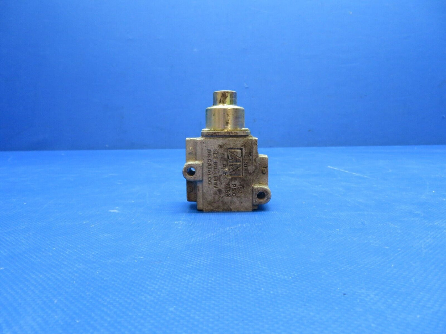 Parker Pneumatic Valve P/N CW1037 (0724-1949)