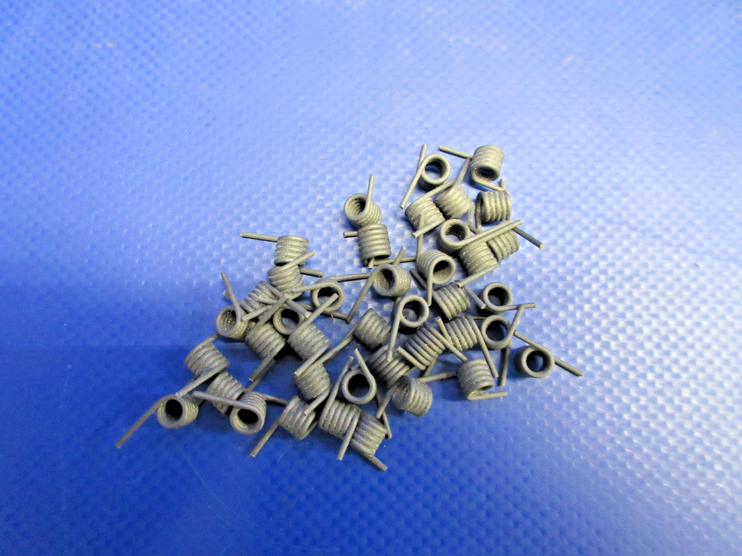 Cessna Cabin Door Latch Spring P/N 0417016-2 LOT OF 40 NOS (0426-720)1