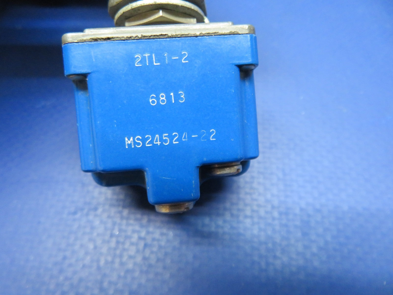 Cessna 421 Honeywell Toggle Switches P/N 2TL1-2, 4TL1-2 LOT OF 4 (0326-234)2