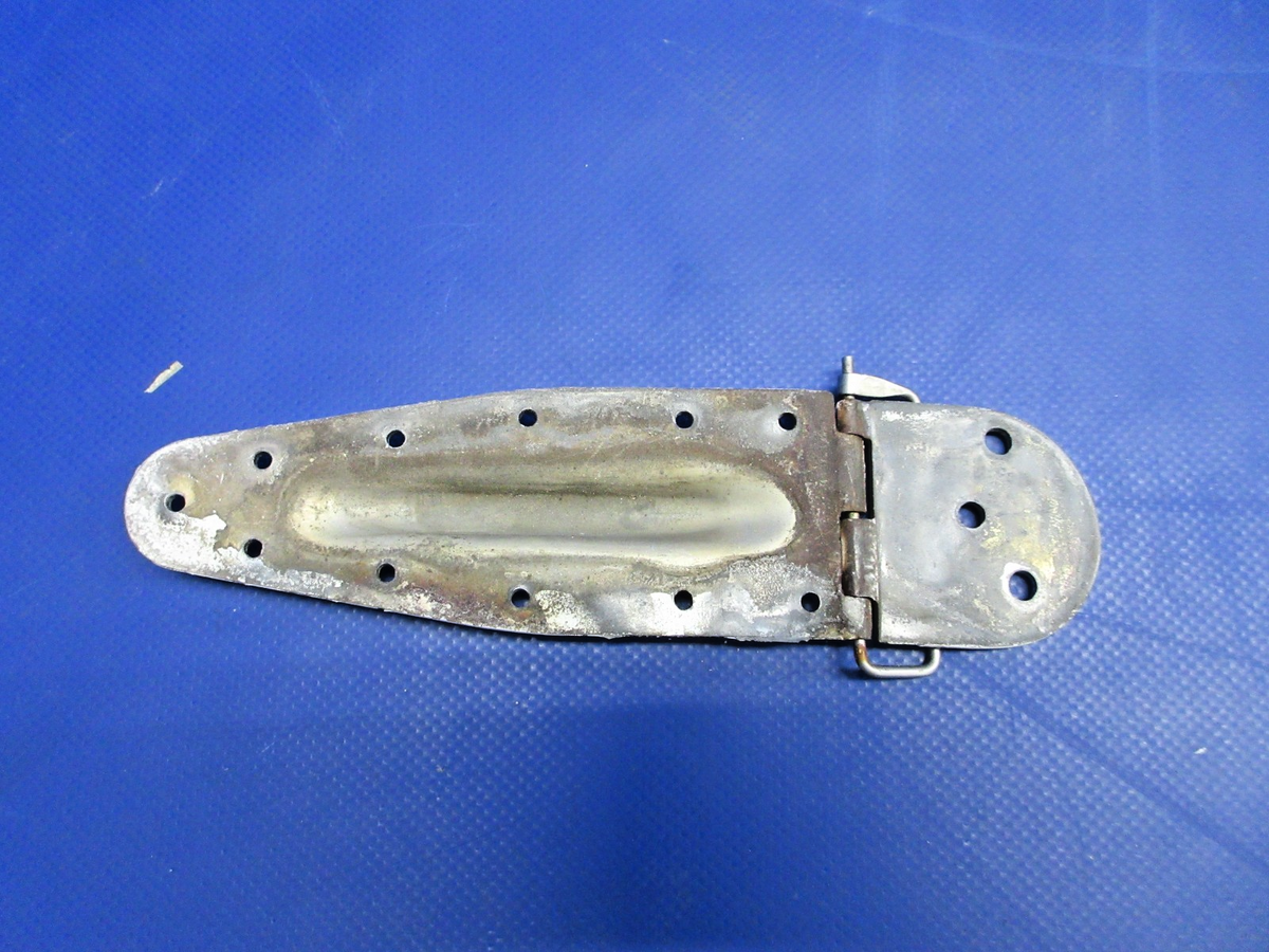 Cessna 172 / 172RG RH Cabin Door LWR Hinge P/N 2417003-2 (0926-873)3