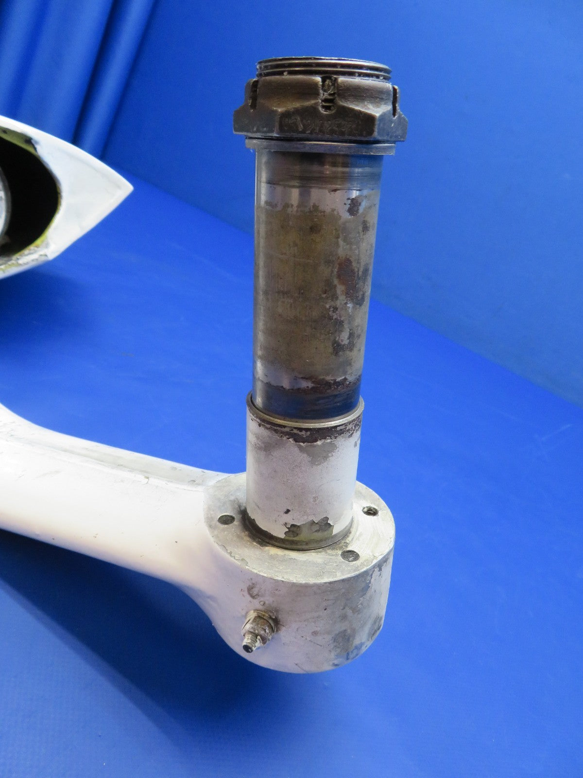 Beech C23 Sundowner Nose Landing Gear P/N 169-810000-661 FOR PARTS (0824-2005)15