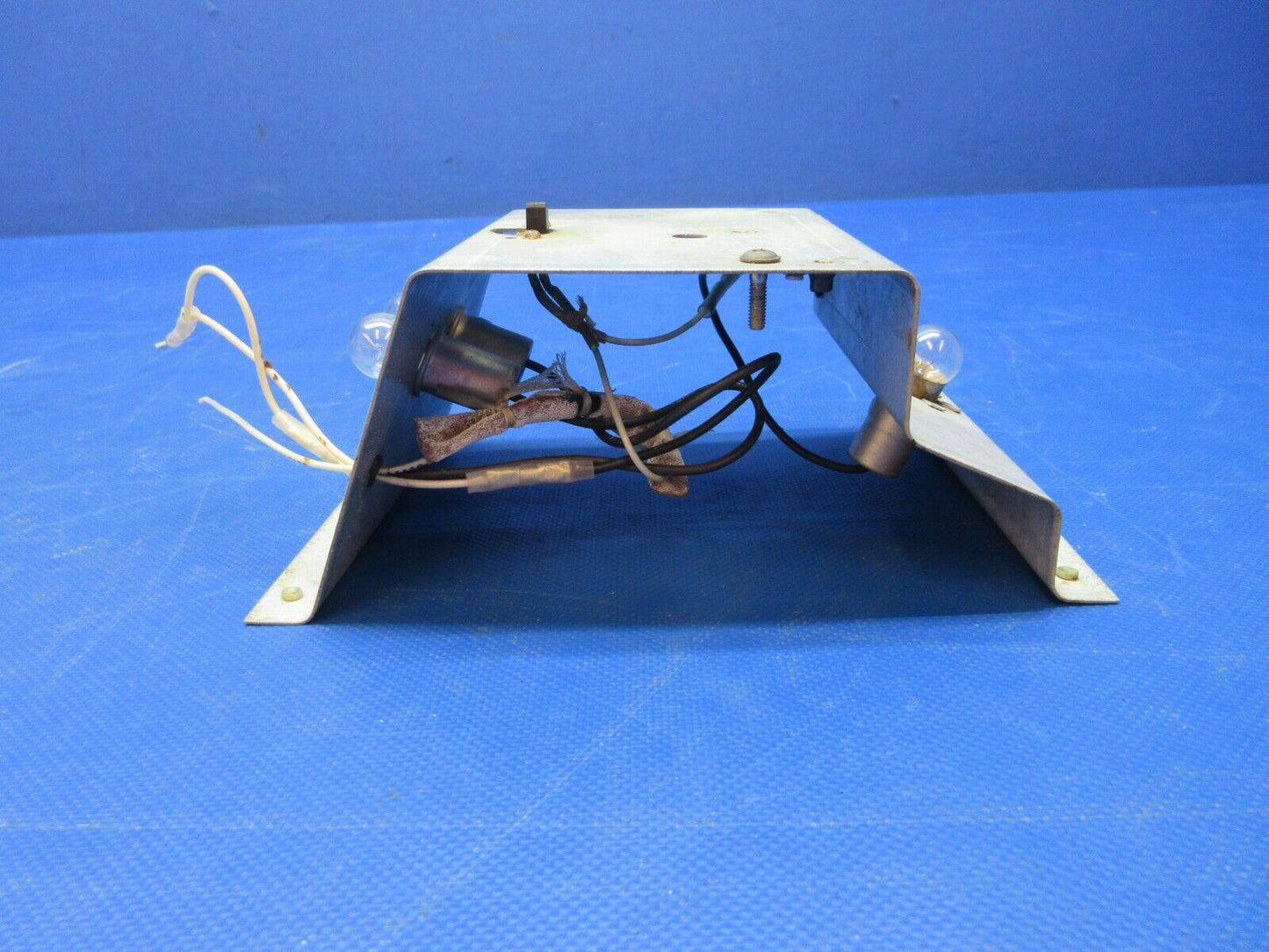 Beech C23 Sundowner Overhead Light Bracket P/N 169-364031-3 (0924-1460)