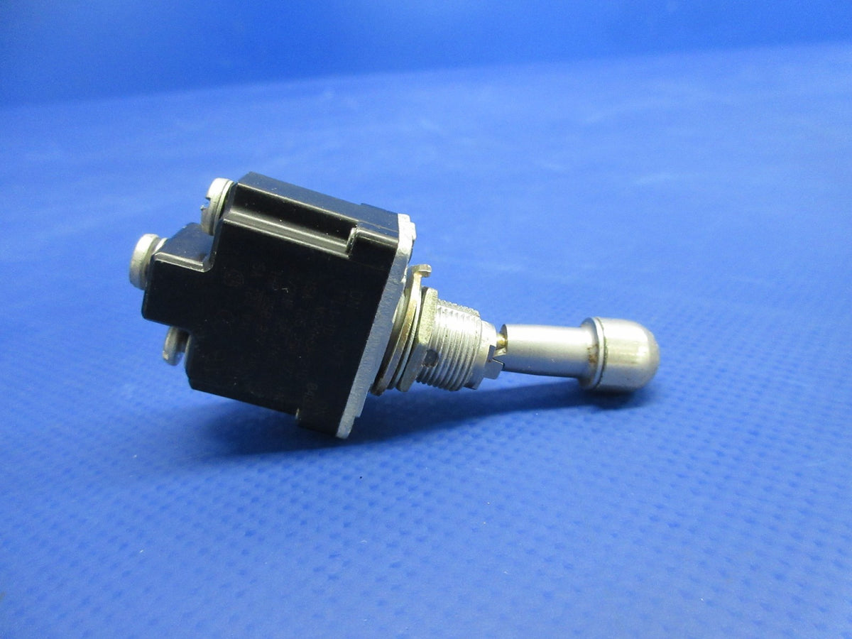 Piper PA24 Toggle Switch & Circuit Breaker LOT 4TL66-1L, MS24658-21  (0826-836)8