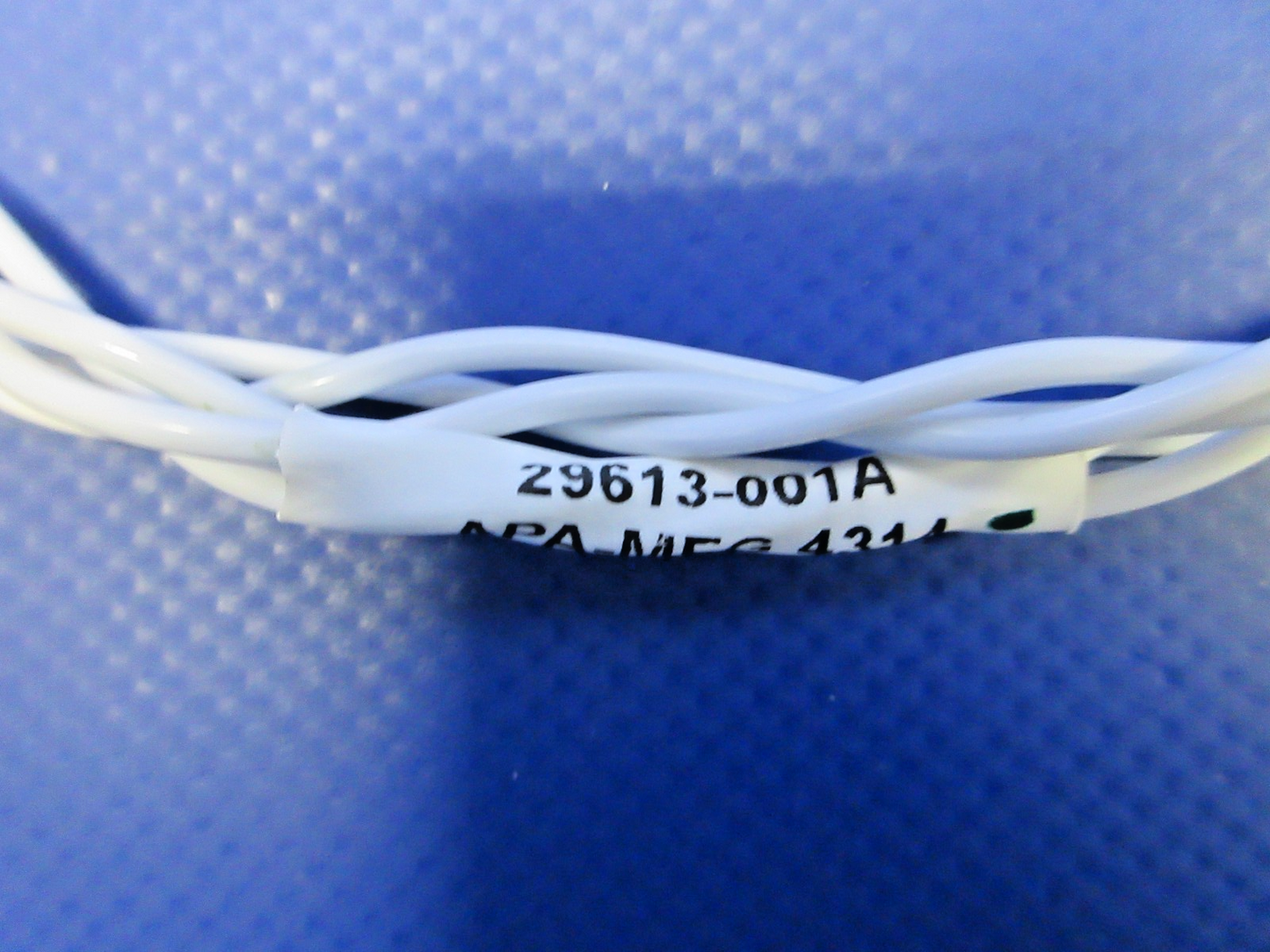 Cirrus SR20 / SR22 Pressure Sensor Connector P/N 29613-001 NOS (0426-741)3