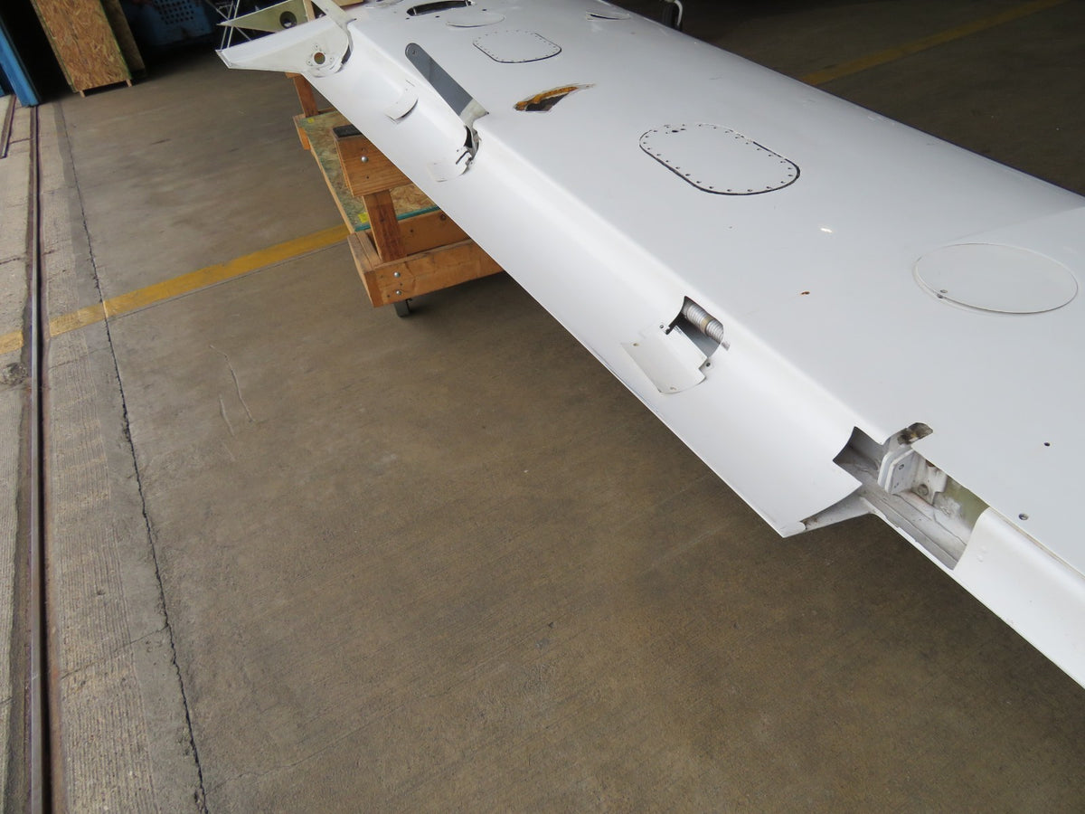 DAMAGED 2005 Cirrus SR22 Left and Right Hand Wing FIBERGLASS EDUCATION (0826-99)17