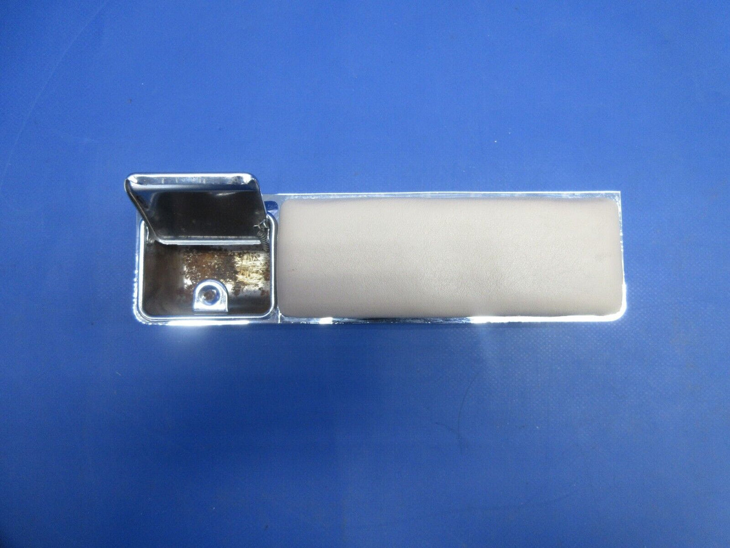 Piper PA-32RT-300T Lance II RH Cabin Arm Rest Assy P/N 66710 (1024-715)