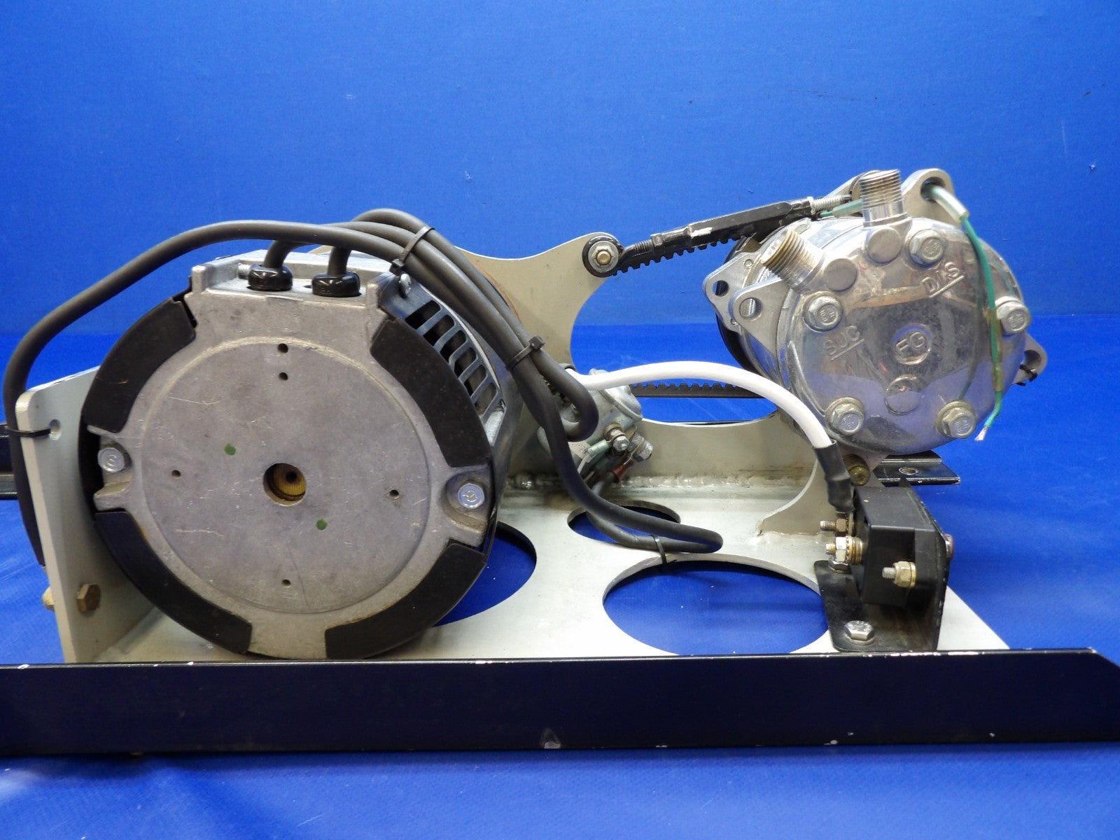 Air Tractor AT-301 AC Compressor + Motor 12/24V P/N P56SD112 TESTED (0626-1299)9