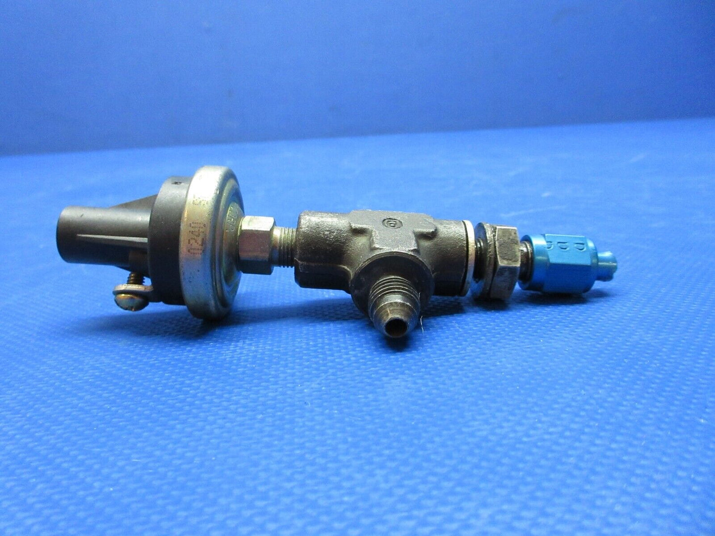 Piper PA-34-200T Seneca II Hour Meter Switch P/N 587-990 TESTED (0524-1533)