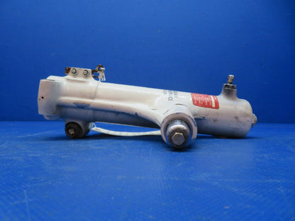 Piper PA-34-200T Seneca II RH Main Trunnion P/N 67926-13 (1024-237)