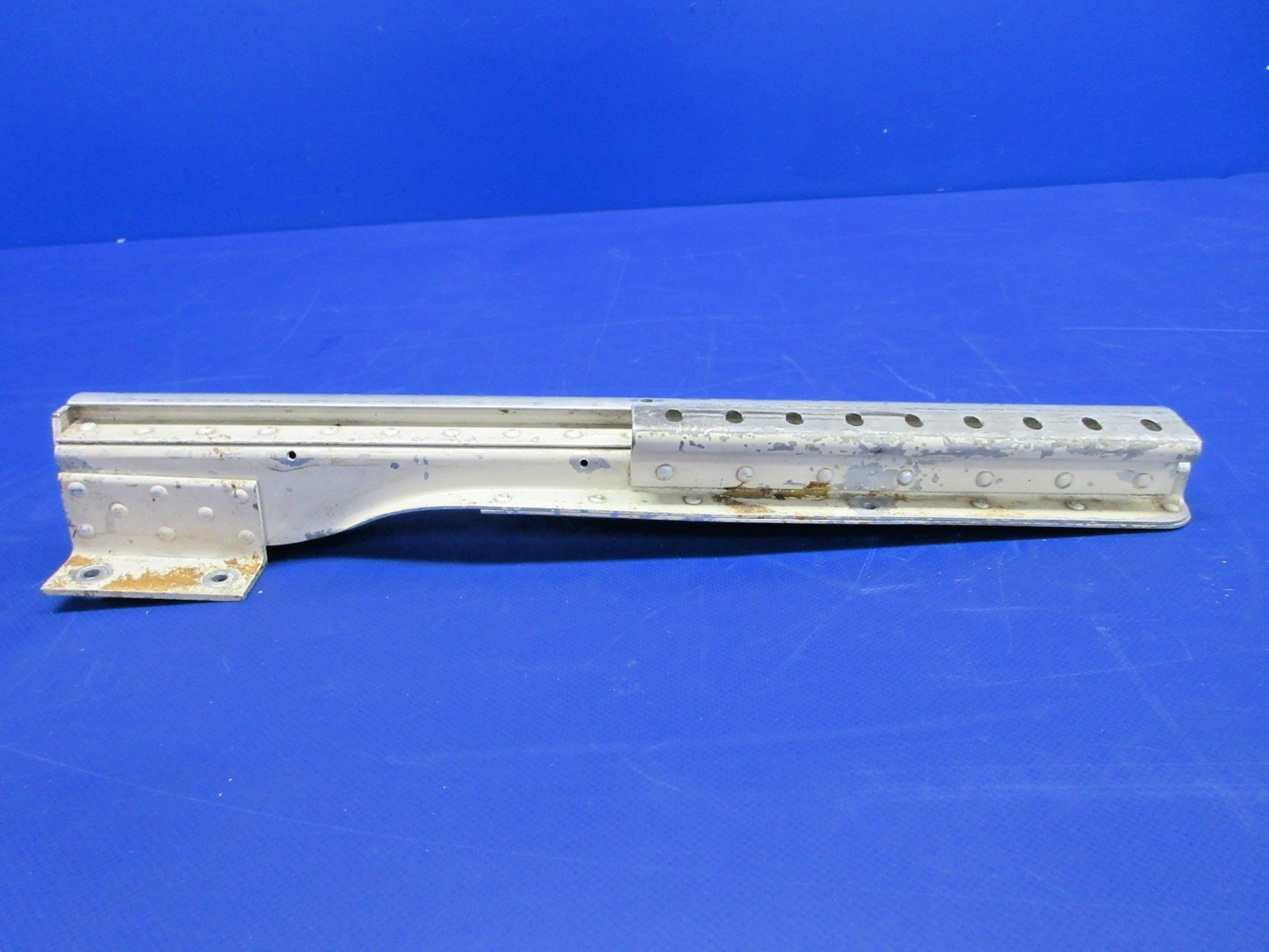 Cessna 310 / 310I RH Seat OTBD Track P/N 0812987-6 (0326-864)6