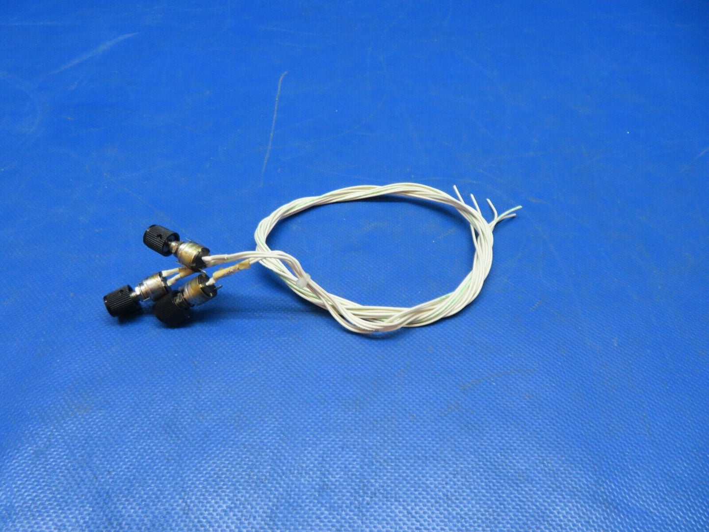 Piper PA-28-181 Archer Potentiometers w/ Knobs RV6NAYSA502A LOT OF 3 (1124-138)