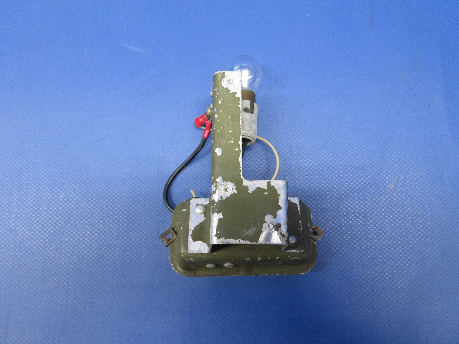 Cessna 180 Overhead Console Light & Bracket P/N 0413140-5 (0524-1384)1
