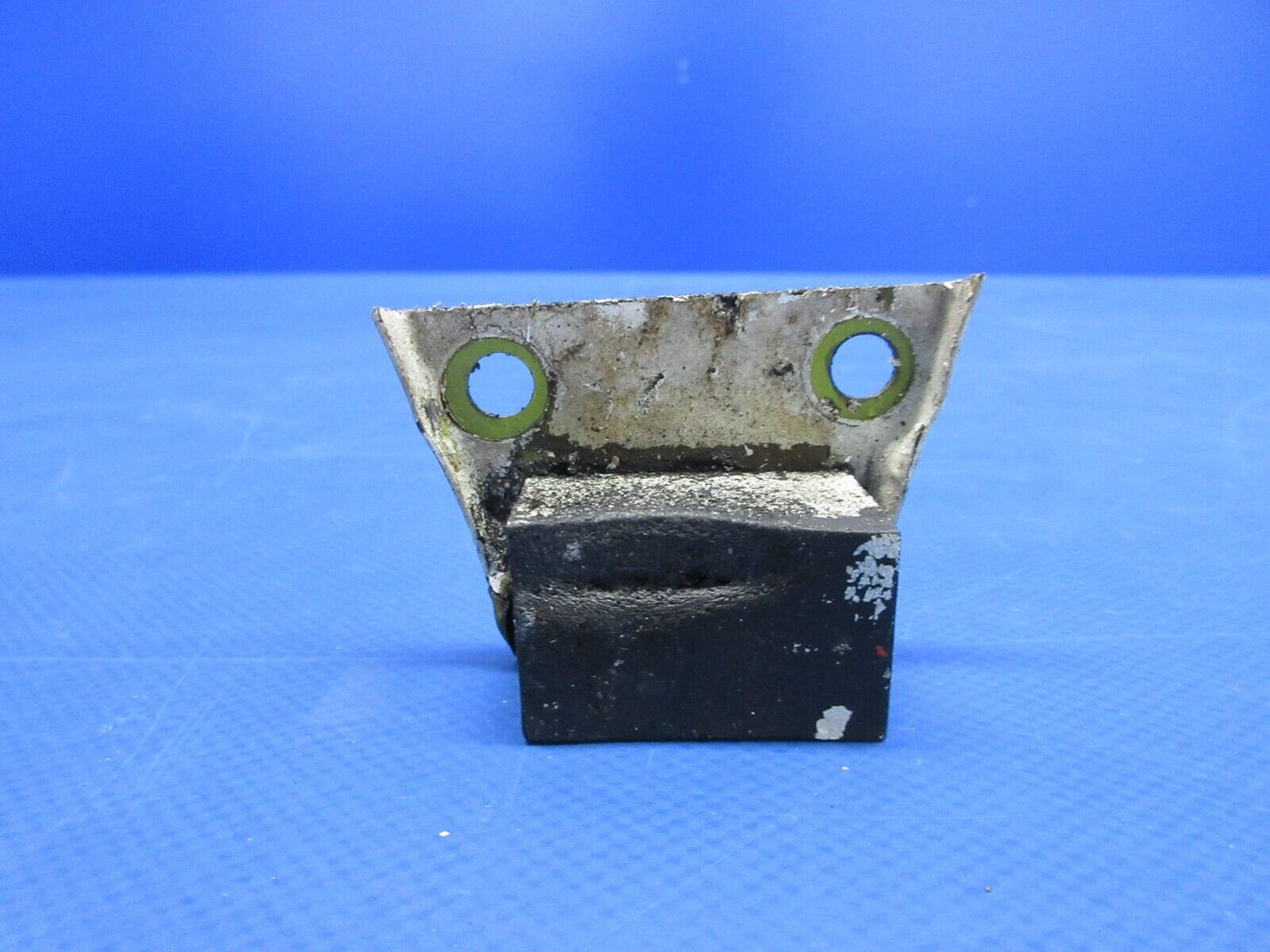 Piper PA-23-250 Aztec Landing Gear Bumper Assy P/N 17518-00 (0624-1336)