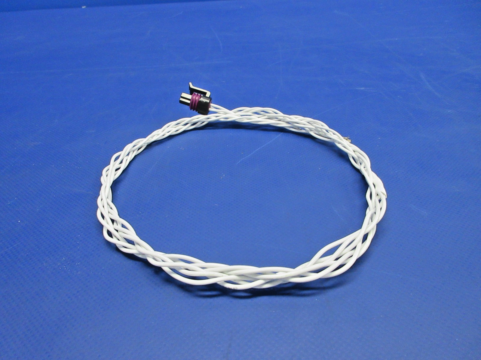 Cirrus SR20 / SR22 Pressure Sensor Connector P/N 29613-001 NOS (0426-741)10
