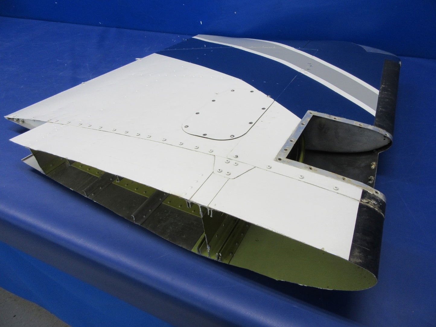Beech 95-B55 Baron RH Wing Tip P/N 000-170000-6 (0326-45)8