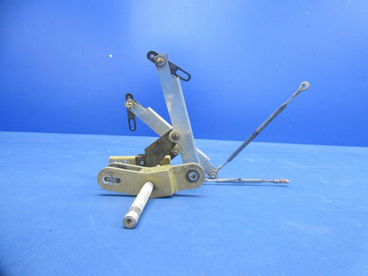 Cessna 177 / 177B Steering Bungee Link Assy & Pivot Support 1767065-1 (0924-707)