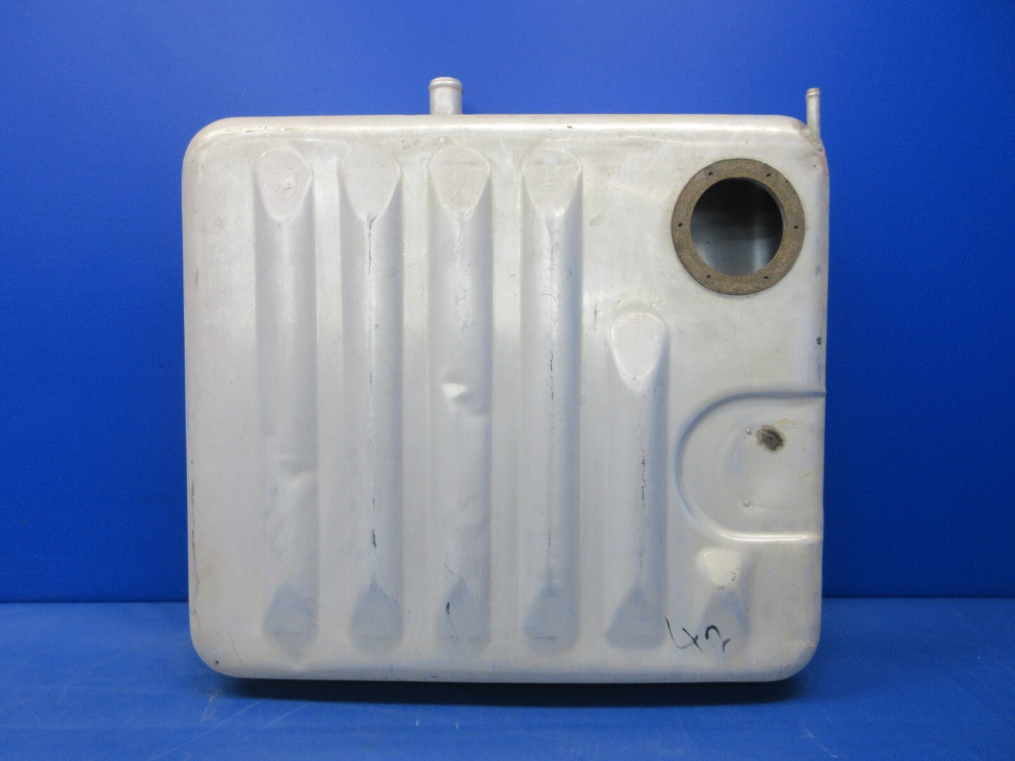 Cessna Skymaster 337 INBD RH Fuel Tank P/N 156057-2 (1124-2033)0
