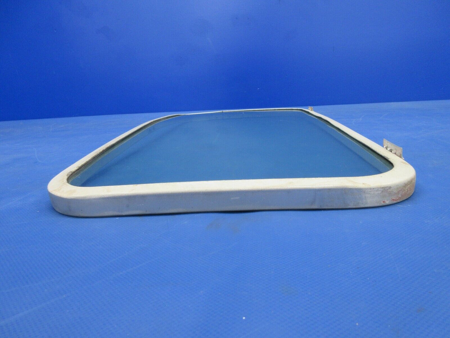 Cessna 150 / 150L Cabin Door Window LH P/N 0417008-201 (1024-2148)
