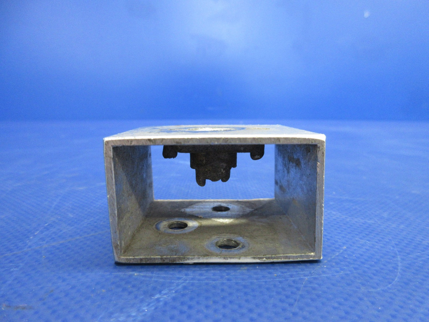 Diamond DA-40 LH Mount Block Cowl P/N D41-7103-11-71 (0726-815)2