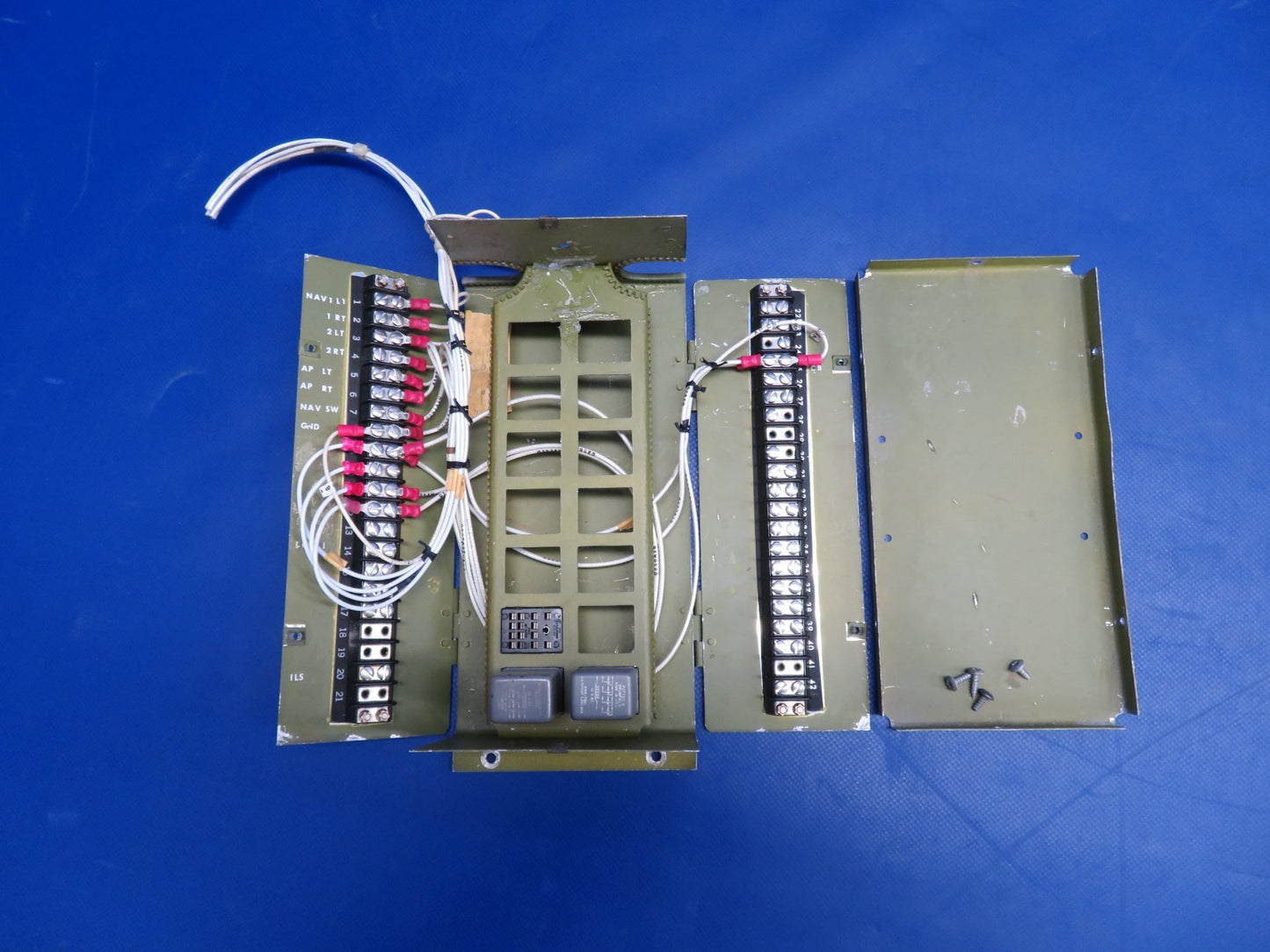 Cessna 421 Terminal Box P/N 353-19-10-386 (0726-457)8