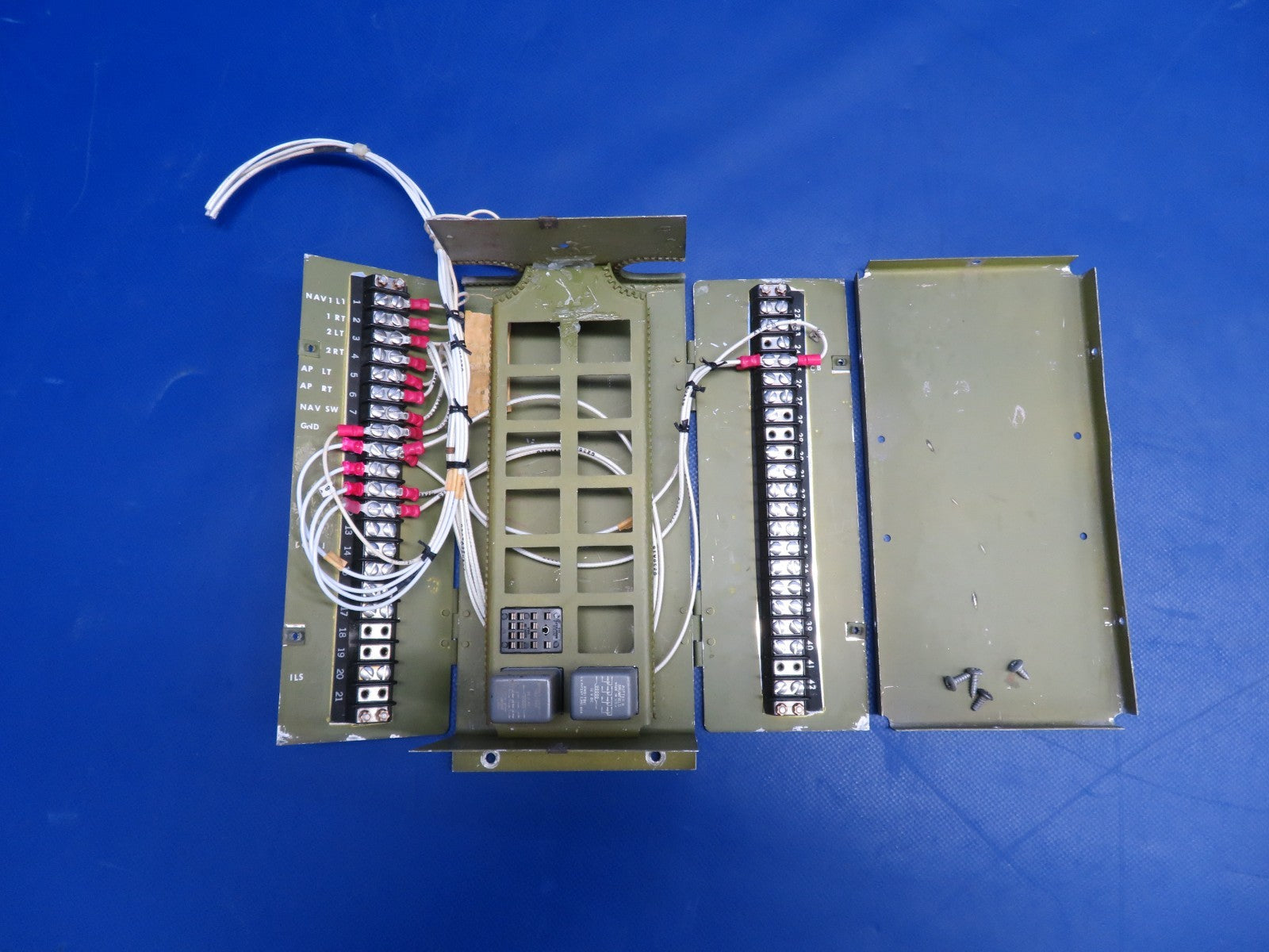 Cessna 421 Terminal Box P/N 353-19-10-386 (0726-457)8