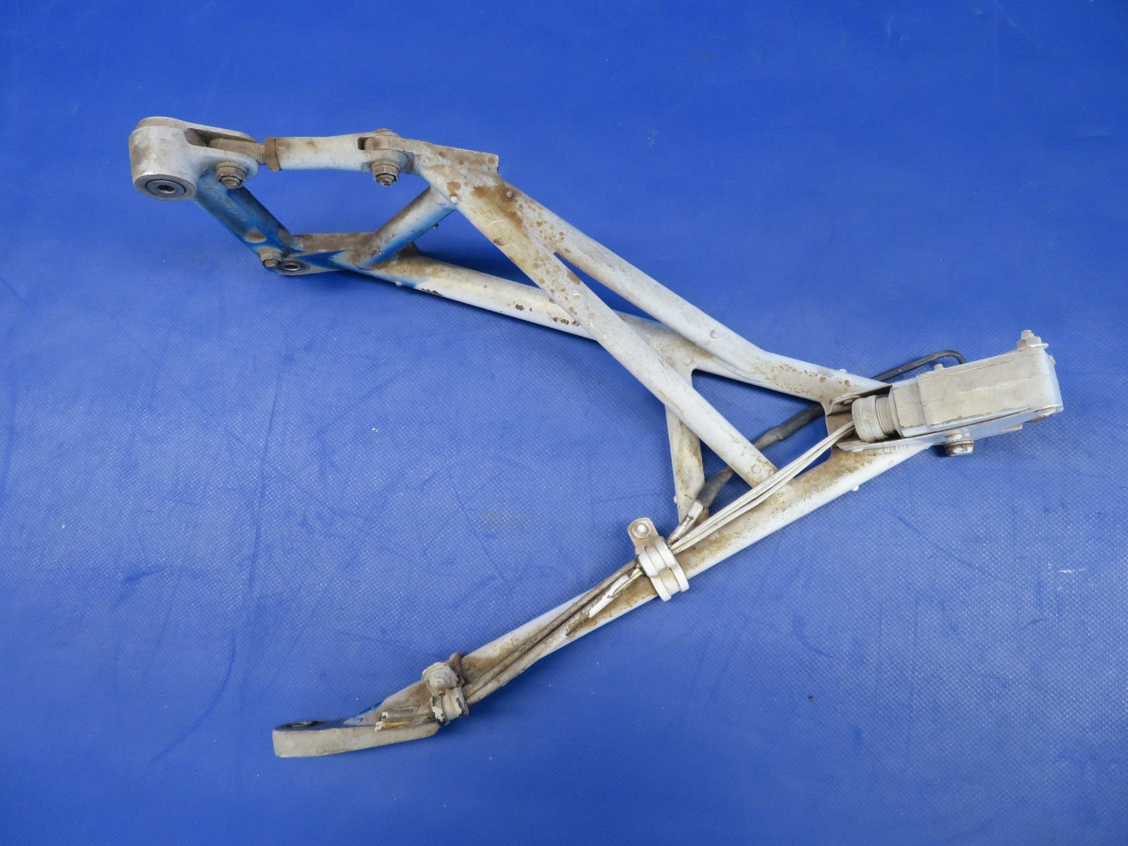 Cessna 421 Nose Gear Retraction Drag Brace Truss P/N 5042002-1 (0726-434)1